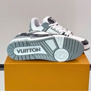 Louis Vuitton Kids Low-Top Sneakers in White & Light Gray Monogram